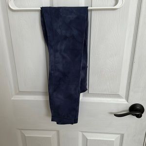 Lululemon wonder train HR Tight 25” size 4. Diamond die in navy